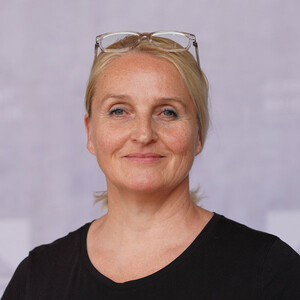 Das Foto zeigt die Mitarbeiterin Gabriele Henle. Zuständig für Marketing und Recruiting